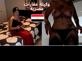 Formás egyiptomi muszlim ingatlanügynök hidzsábban bassza meg ügyfele